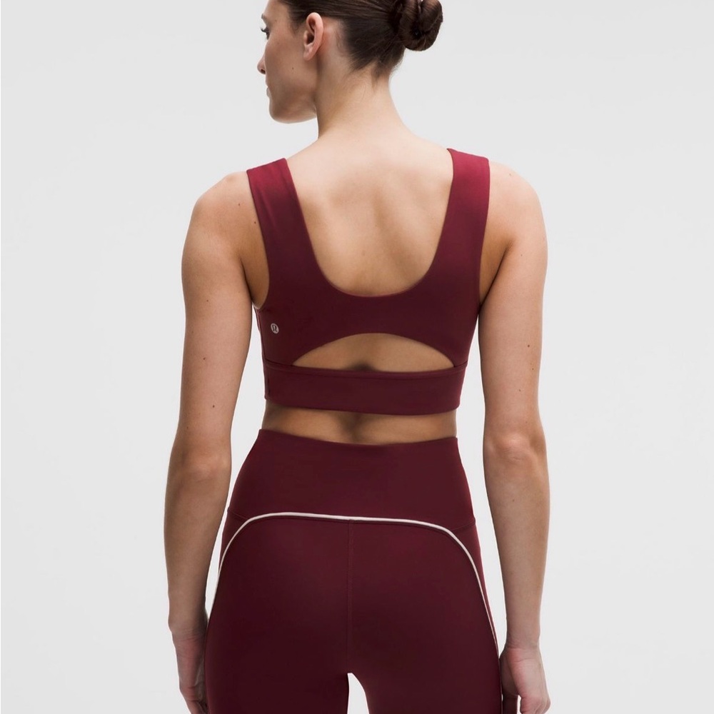 Lululemon Seamless Scoop Sports Bra with cut out in back- Burgundy bay size 6 - Picture 2 of 8